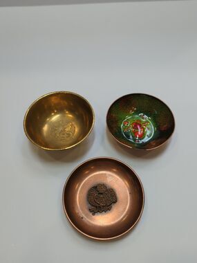 Lot Of 3 Assorted Trinket Bowls 2 Copper 1 Brass, CopperEnameled‎ Bowl Is Signed